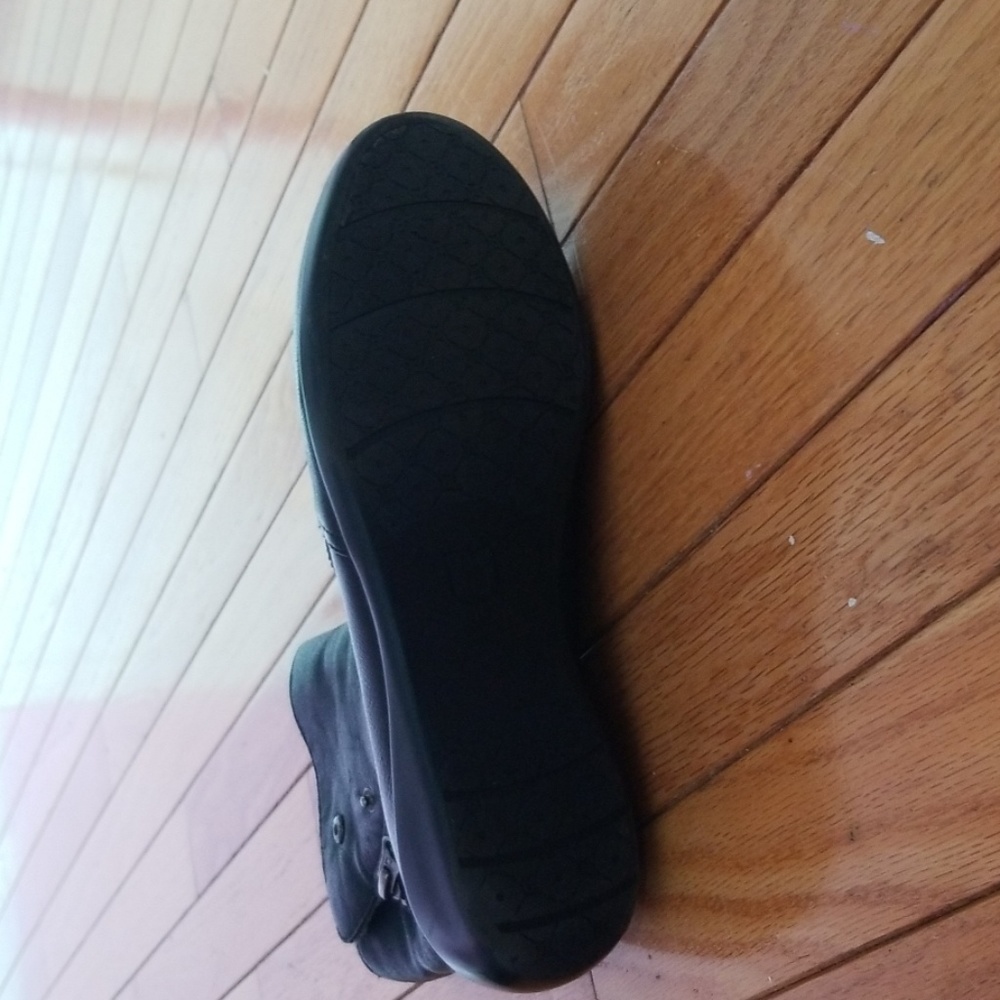 Boots - Picture 3 of 4